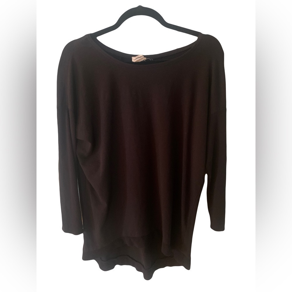 Andrea Jovine Black Top - sleeves are ribbed knit - size small